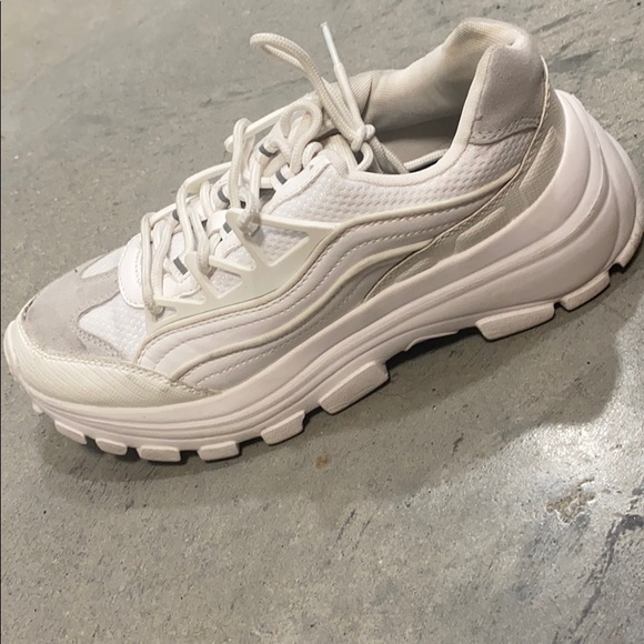 whithe platform - Picture 1 of 1